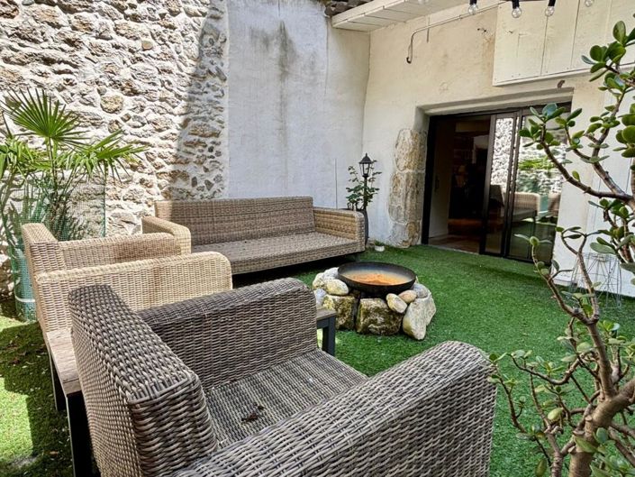 Image No.13-7 Bed Property for sale