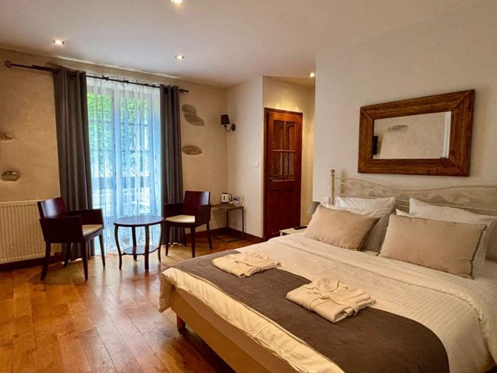 Image No.9-7 Bed Property for sale