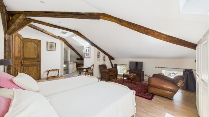 Image No.11-5 Bed Property for sale