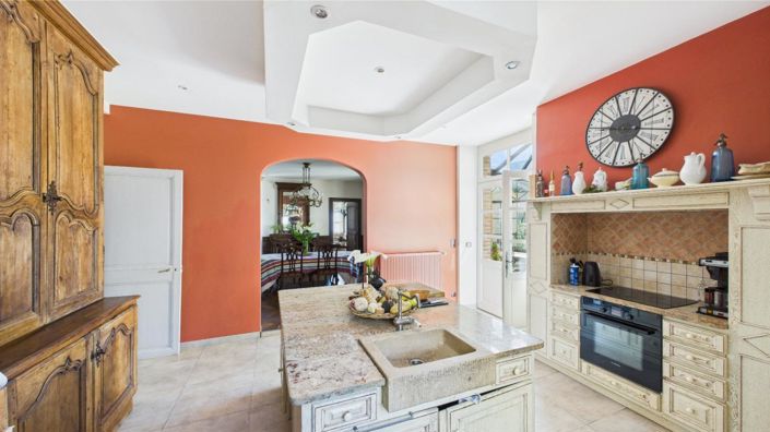 Image No.6-5 Bed Property for sale