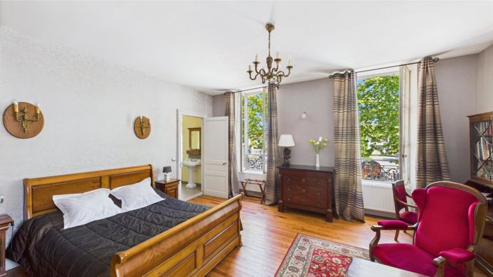 Image No.9-5 Bed Property for sale