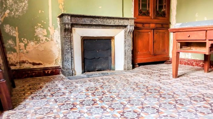 Image No.4-6 Bed Property for sale