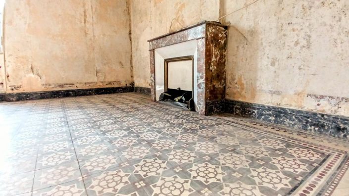 Image No.5-6 Bed Property for sale