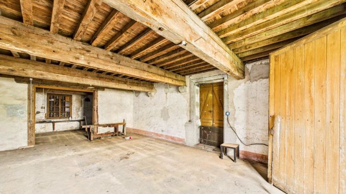 Image No.8-6 Bed Property for sale