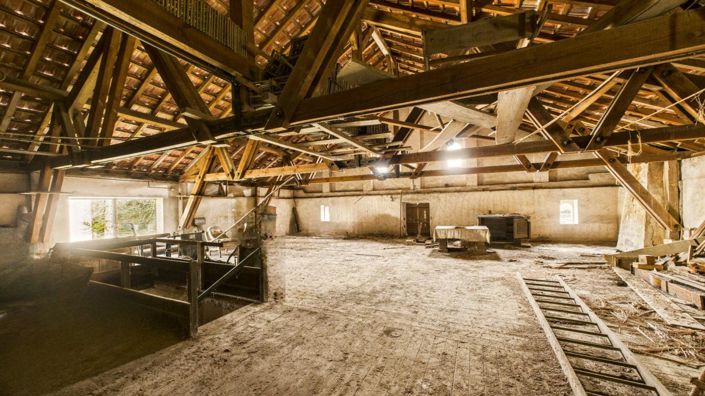 Image No.9-6 Bed Property for sale