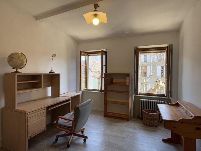 Image No.10-5 Bed Property for sale