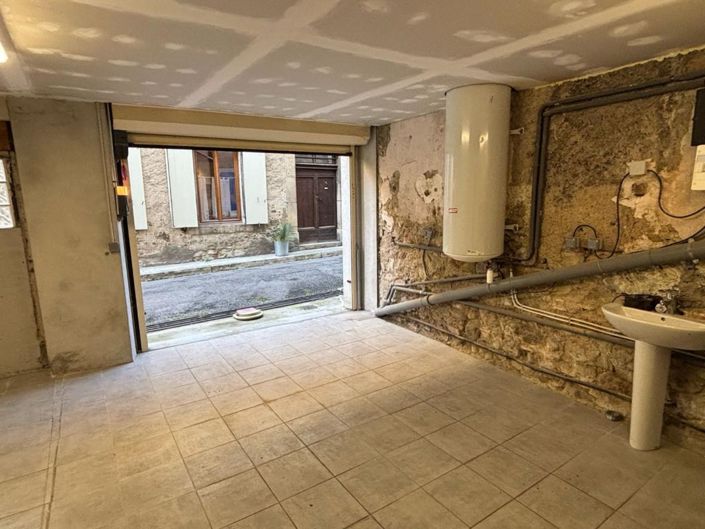 Image No.12-5 Bed Property for sale