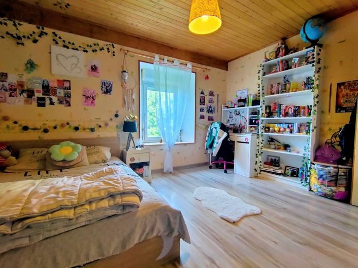 Image No.11-7 Bed Property for sale