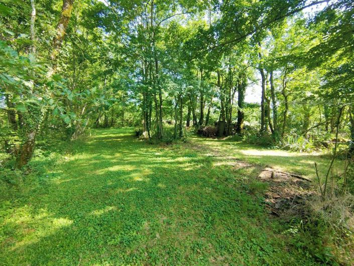 Image No.20-7 Bed Property for sale