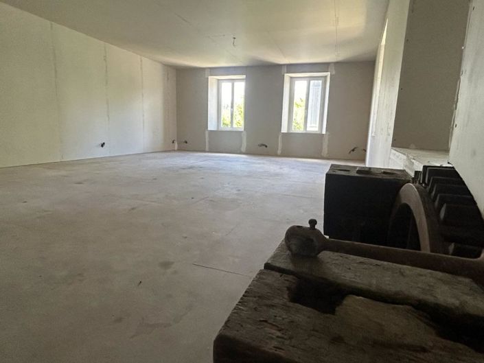 Image No.10-3 Bed House for sale