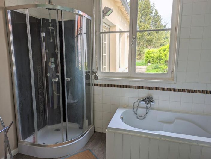 Image No.6-3 Bed Property for sale