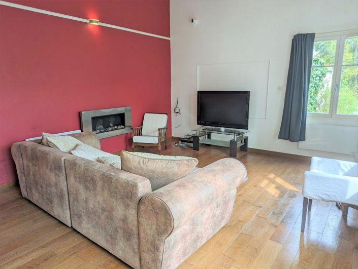 Image No.8-3 Bed Property for sale