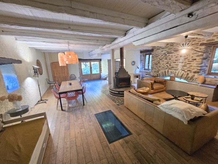 Image No.8-5 Bed Property for sale