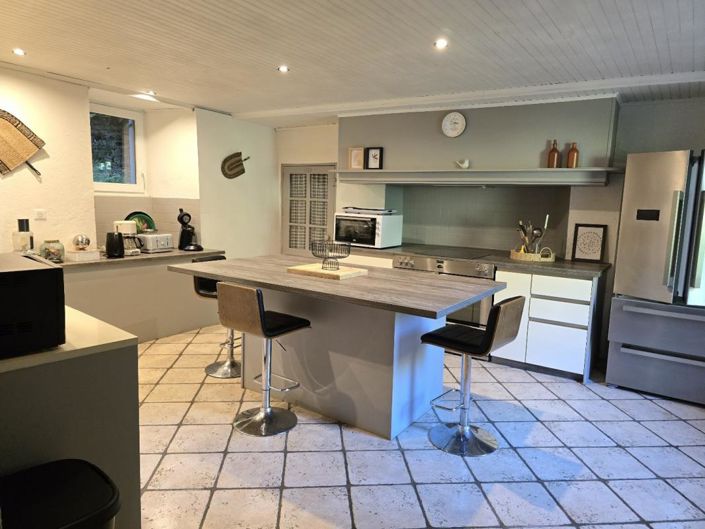 Image No.9-5 Bed Property for sale