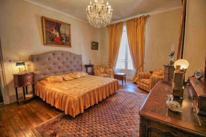 Image No.10-5 Bed Property for sale