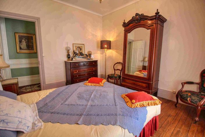 Image No.9-5 Bed Property for sale