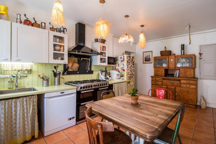 Image No.6-9 Bed Property for sale