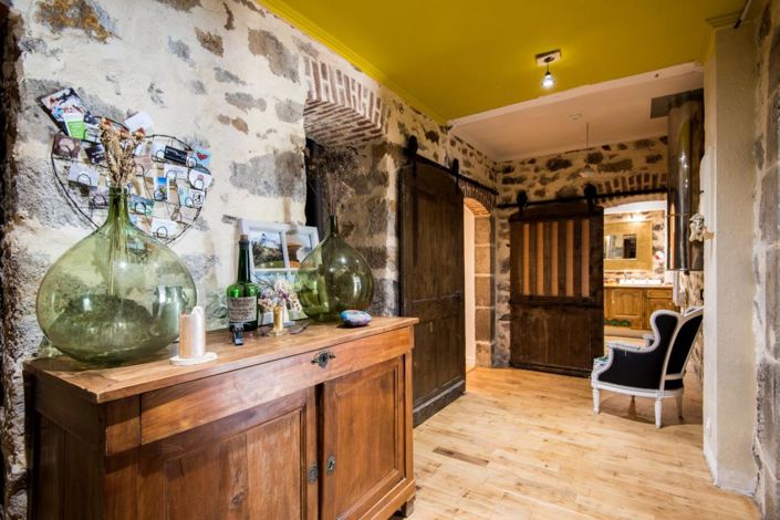 Image No.9-9 Bed Property for sale