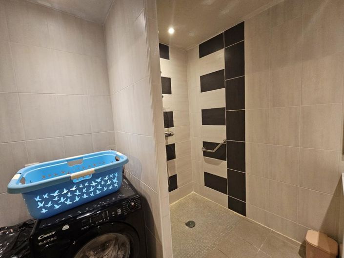 Image No.9-5 Bed House for sale