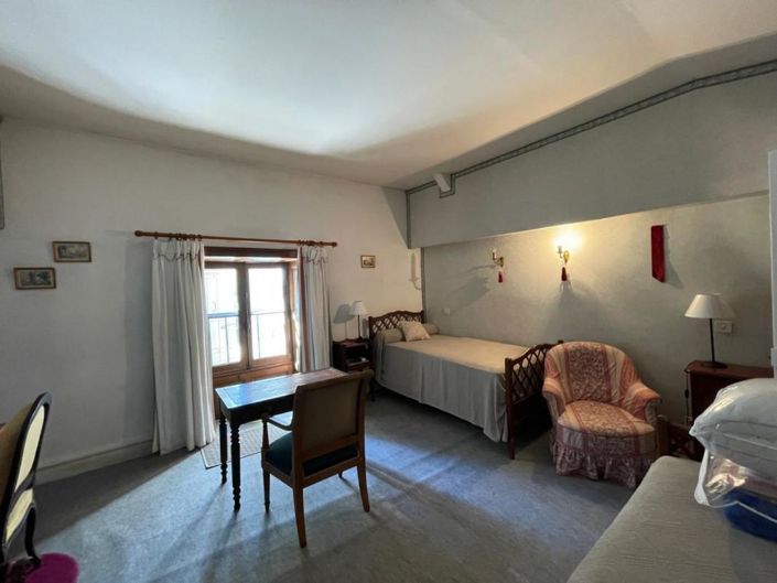 Image No.18-13 Bed Chateaux for sale