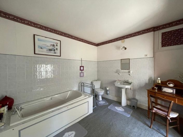 Image No.19-13 Bed Chateaux for sale