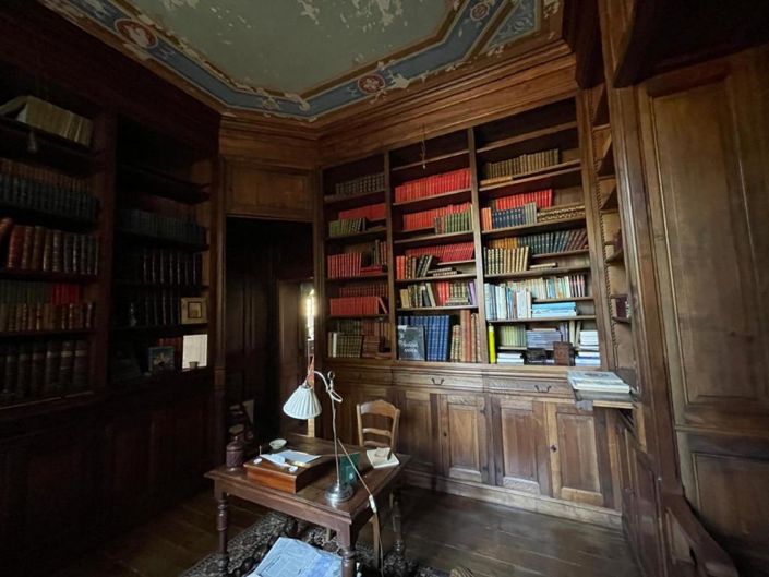 Image No.8-13 Bed Chateaux for sale