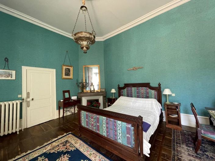 Image No.9-13 Bed Chateaux for sale