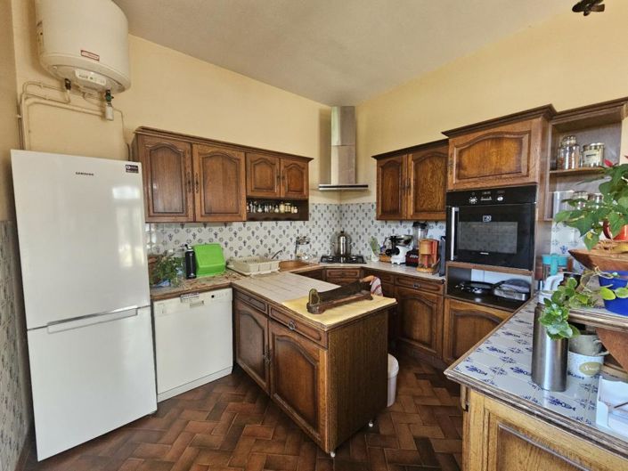 Image No.11-6 Bed Property for sale