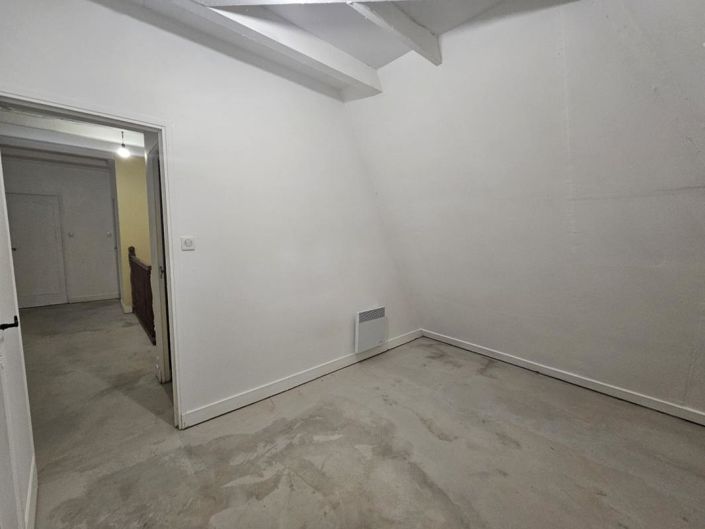 Image No.12-6 Bed Property for sale