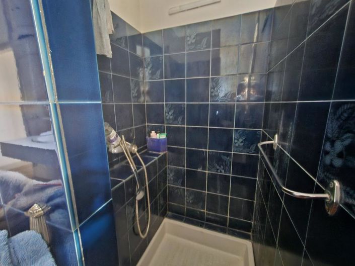 Image No.18-6 Bed Property for sale