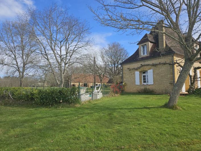 Image No.19-6 Bed Property for sale