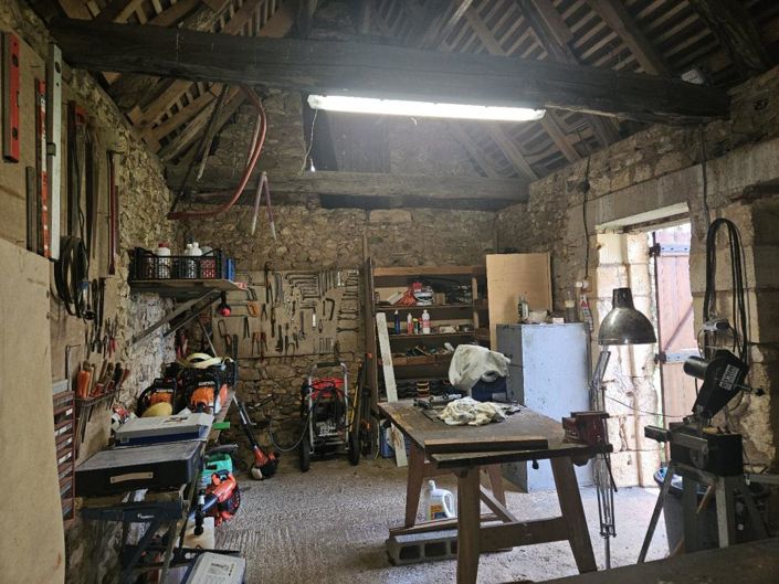 Image No.20-6 Bed Property for sale