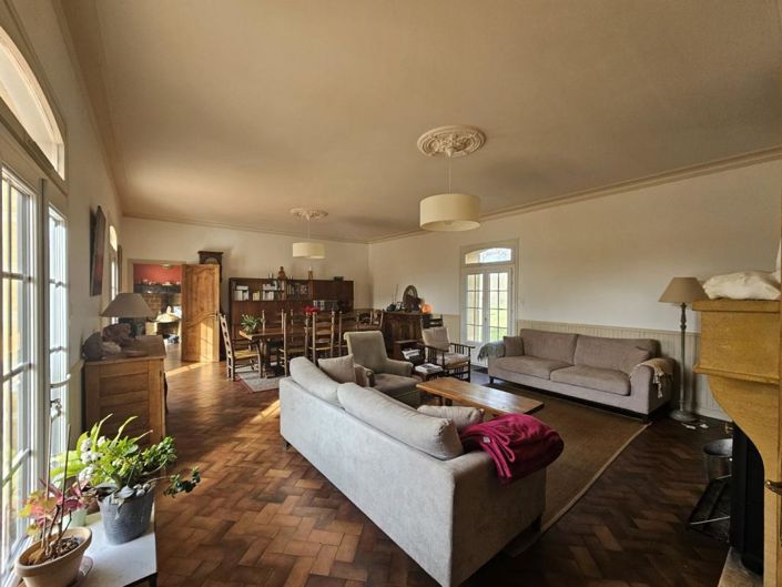 Image No.4-6 Bed Property for sale