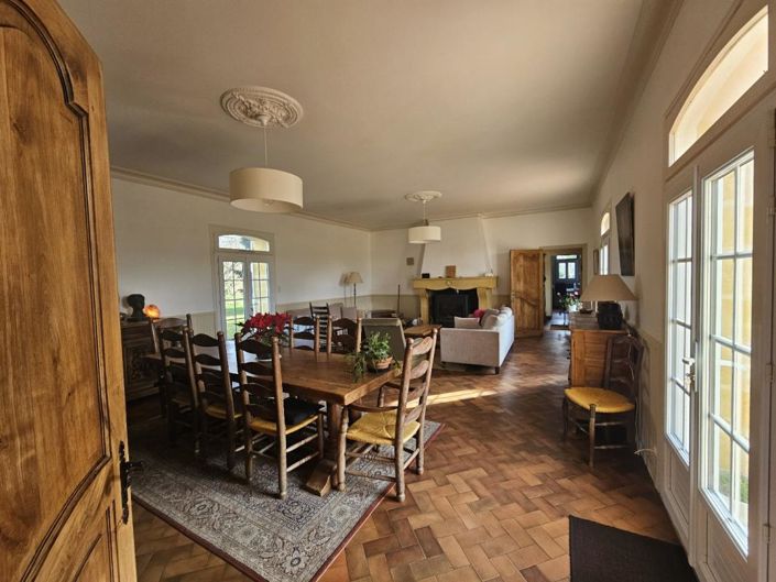 Image No.5-6 Bed Property for sale