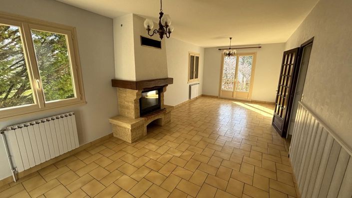 Image No.2-4 Bed House for sale