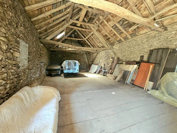 Image No.12-6 Bed Property for sale