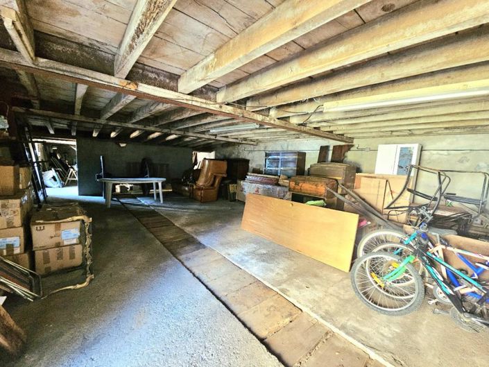 Image No.17-6 Bed Property for sale