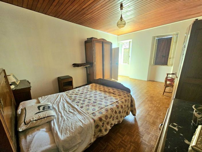 Image No.6-6 Bed Property for sale