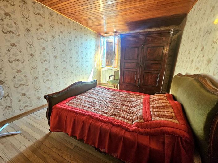 Image No.8-6 Bed Property for sale