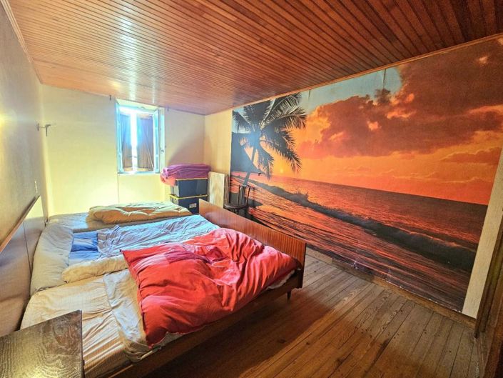 Image No.9-6 Bed Property for sale