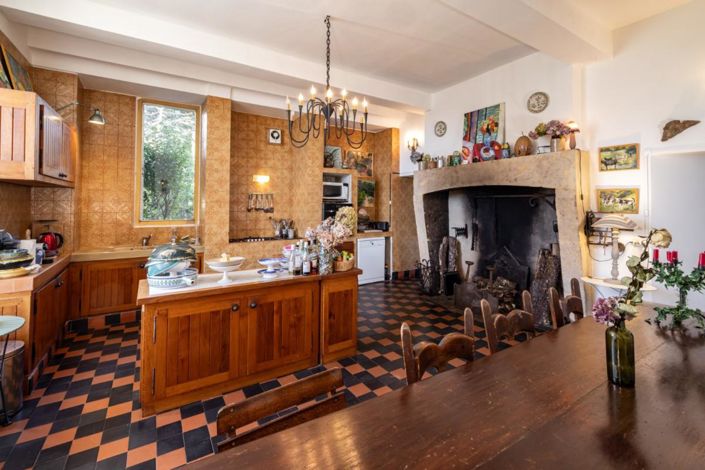 Image No.4-7 Bed Chateaux for sale