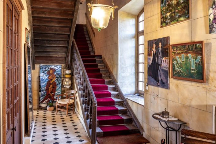 Image No.6-7 Bed Chateaux for sale