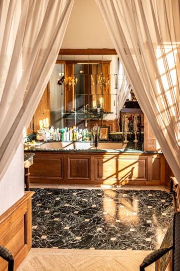 Image No.8-7 Bed Chateaux for sale