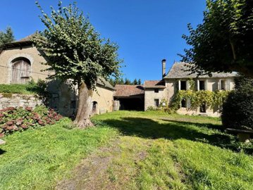 1 - Montsalvy, Property