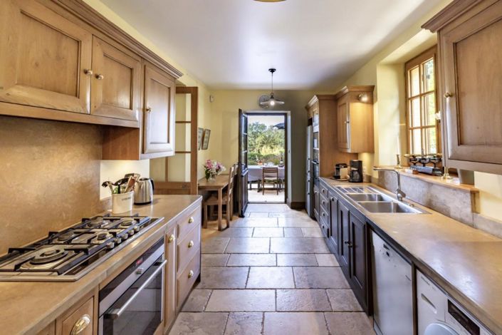 Image No.3-5 Bed House for sale