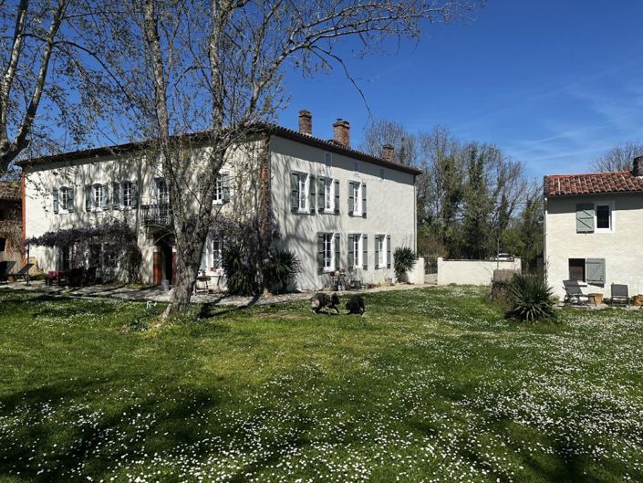 Image No.3-Propriété de 12 chambres à vendre à Carla-Bayle