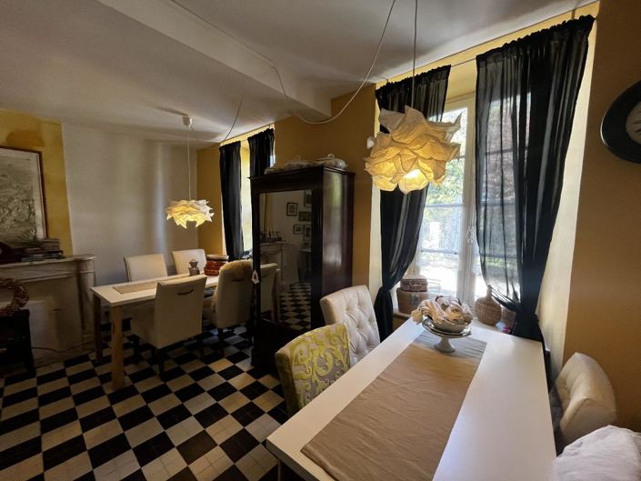 Image No.5-Propriété de 12 chambres à vendre à Carla-Bayle