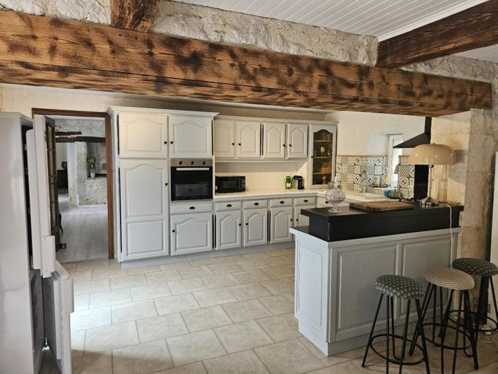 Image No.14-8 Bed Property for sale