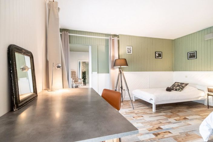 Image No.17-8 Bed Property for sale