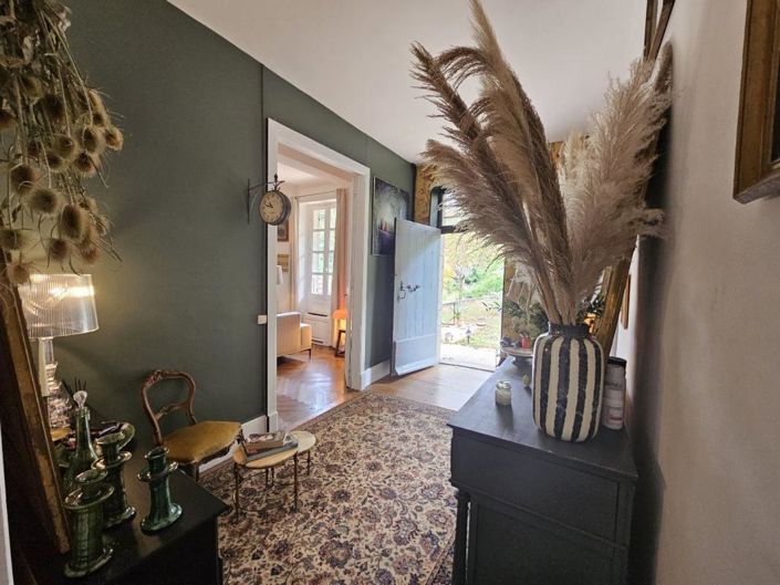 Image No.6-8 Bed Property for sale